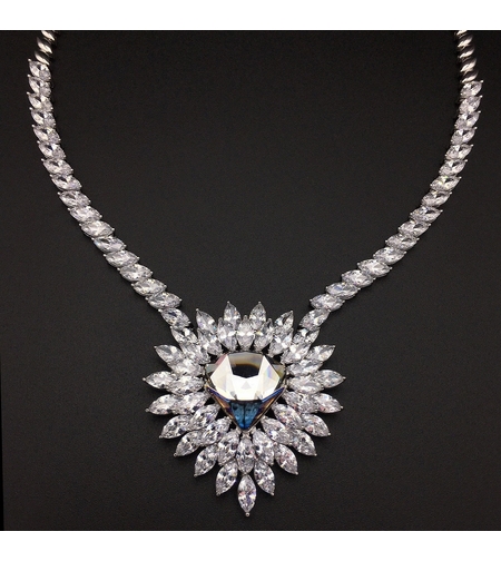 Колие бяло позлатяване 18К с кристали Swarovski | Колекция Luxury Secret | Бижута Invoke.bg