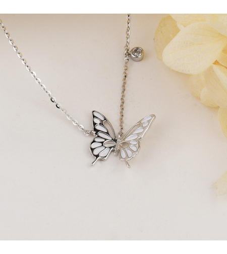 Нежно сребърно колие пеперуда | колекция Delicate Silver | Бижута Invoke.bg