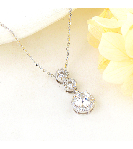 Сребърно колие с кристали | колекция Delicate Silver | Бижута Invoke.bg