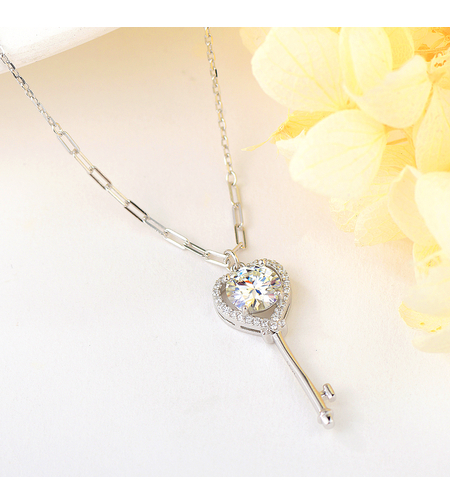 Сребърно колие Ключ | Колекция Мойсанит | Бижута Invoke.bg