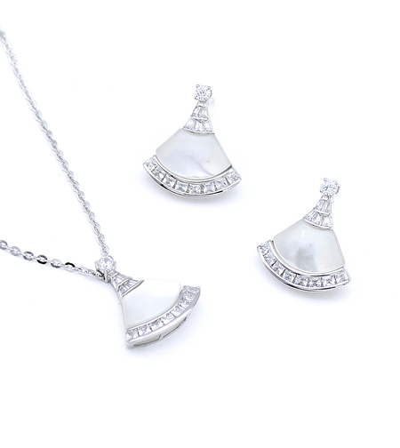 Нежен сребърен комплект със седеф | колекция Delicate Silver | Бижута Invoke.bg