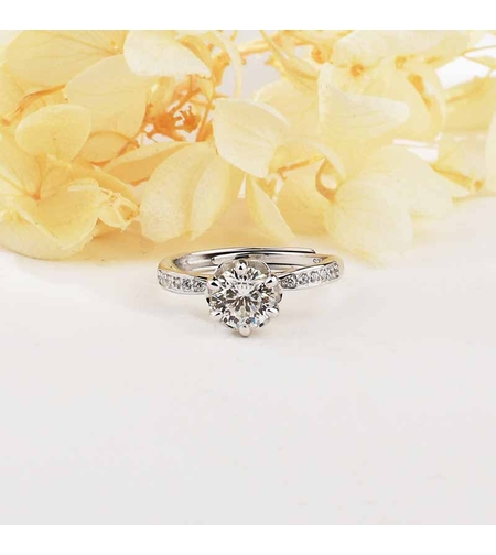 SILVER RING WITH MOISSANITE
