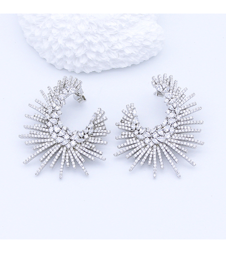 СРЕБЪРНИ ОБЕЦИ ИСКРЯЩИ ЛЪЧИ