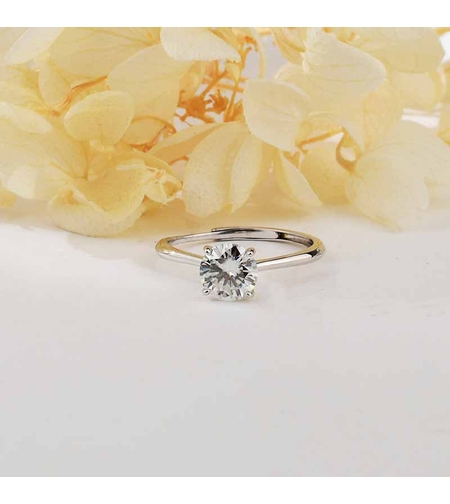 SILVER RING WITH MOISSANITE