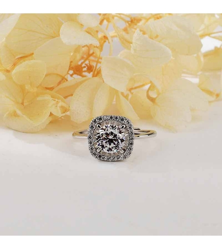 SILVER RING WITH MOISSANITE