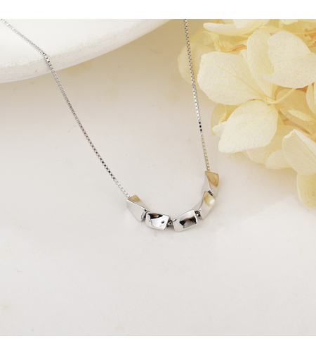 Нежно сребърно колие минималистичен дизайн | колекция Delicate Silver | Бижута Invoke.bg