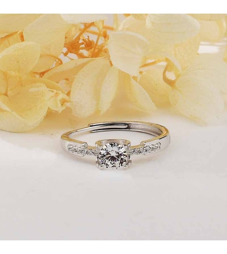 SILVER RING WITH MOISSANITE