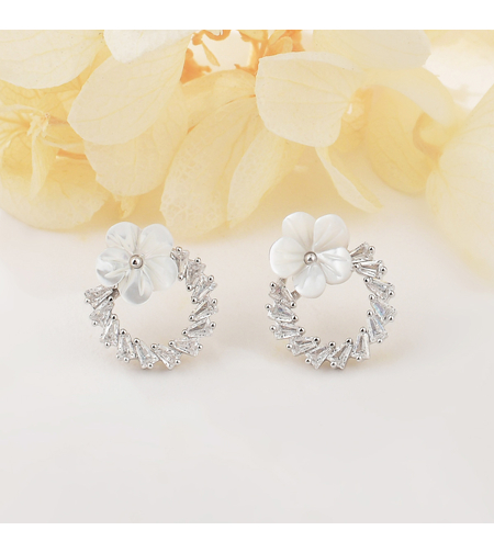 Ежедневни сребърни обеци цветя | колекция Delicate Silver | Бижута Invoke.bg