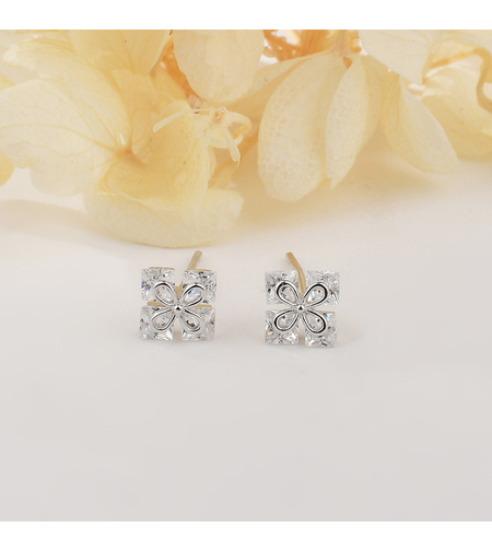 Сребърни обеци по ухото цветя | колекция Delicate Silver | Бижута Invoke.bg