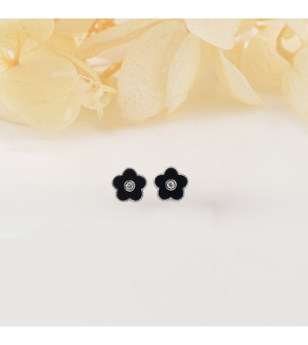 Сребърни обеци по ухото черни цветя | колекция Delicate Silver | Бижута Invoke.bg