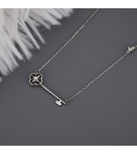Сребърно колие Ключ с кристали Swarovski | колекция Delicate Silver | Бижута Invoke.bg