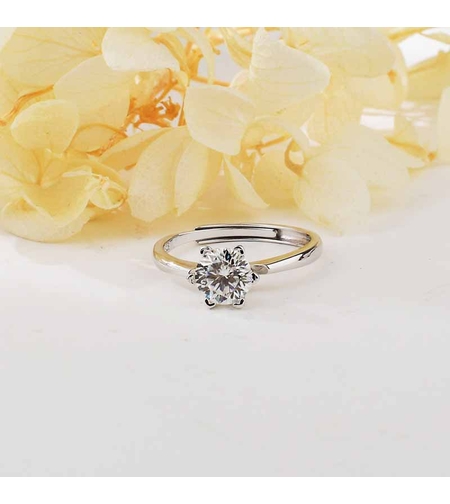 SILVER RING WITH MOISSANITE