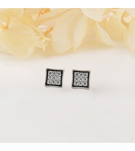 Квадратни деликатни сребърни обеци по ухото | колекция Delicate Silver | Бижута Invoke.bg