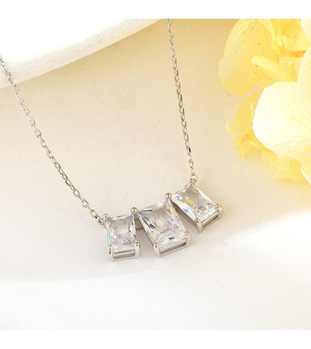 Сребърно колие Кристални късове | колекция Delicate Silver | Бижута Invoke