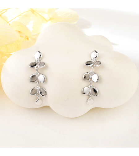 Сребърни обеци Клонче с родий | колекция Delicate Silver | Бижута Invoke.bg