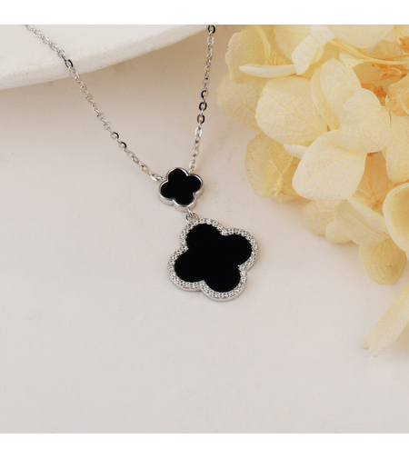 Нежно сребърно колие черно цвете | колекция Delicate Silver | Бижута Invoke.bg