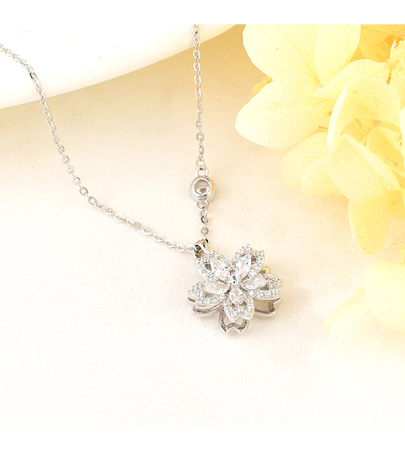 Сребърно колие цвете | колекция Delicate Silver | Бижута Invoke.bg