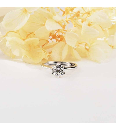 SILVER RING WITH MOISSANITE