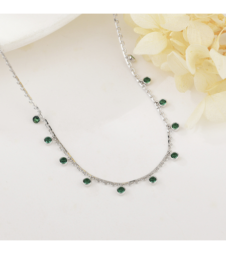 Нежно сребърно колие зелени кристали | колекция Delicate Silver | Бижута Invoke.bg