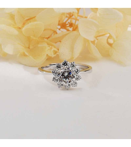 SILVER RING WITH MOISSANITE