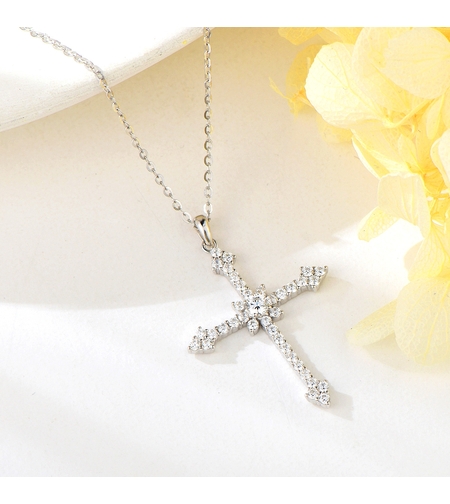 Сребърно колие Кръст с кристали | колекция Delicate Silver | Бижута Invoke