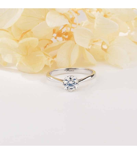 SILVER RING WITH MOISSANITE