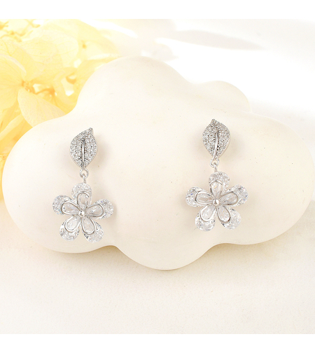 Сребърни обеци Цветя с родий | колекция Delicate Silver | Бижута Invoke.bg