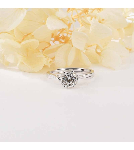 SILVER RING WITH MOISSANITE