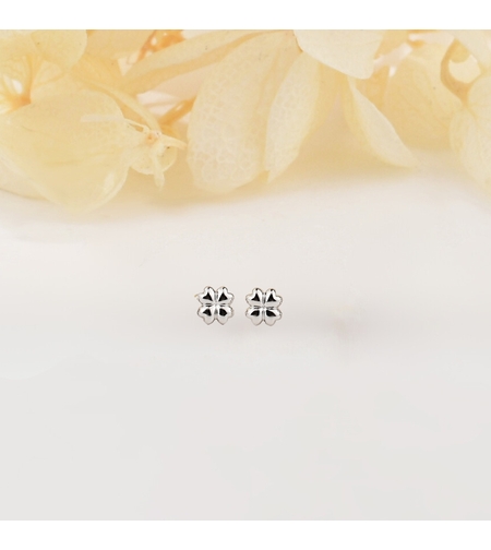 Деликатни сребърни обеци по ухото детелини средни | колекция Delicate Silver | Бижута Invoke.bg