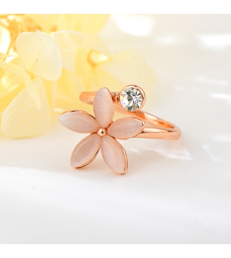 Пръстен розово позлатяване цвете с кристал | Колекция Rose Gold | Бижута Invoke.bg