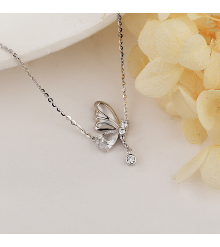 Нежно сребърно колие пеперуда | колекция Delicate Silver | Бижута Invoke.bg