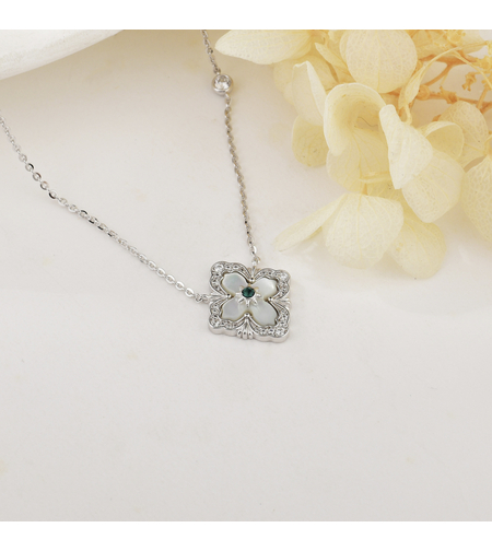 Нежно сребърно колие красиво цвете | колекция Delicate Silver | Бижута Invoke.bg