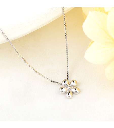 Сребърно колие цвете | колекция Delicate Silver | Бижута Invoke.bg