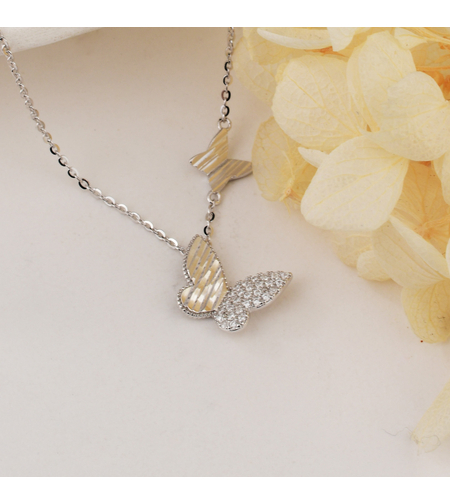 Нежно сребърно колие пеперуда | колекция Delicate Silver | Бижута Invoke.bg