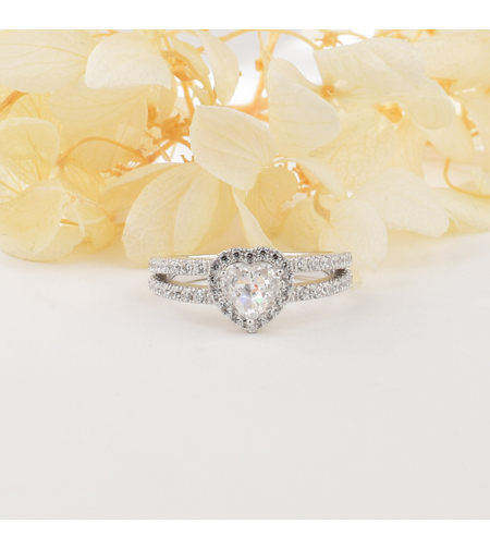 CRYSTAL HEART CRUSHED ICE RING