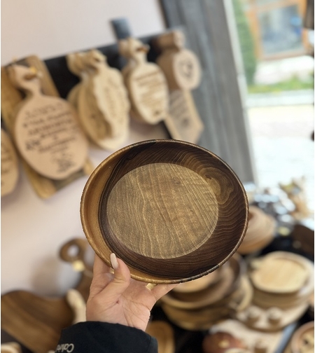 Ръчно изработена купа от масивен орех