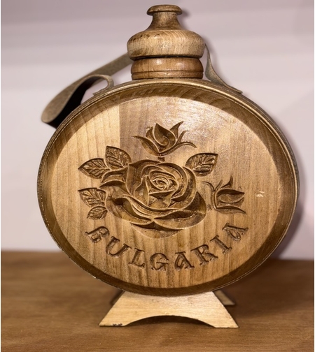 Дървена бъклица с резба „България“
