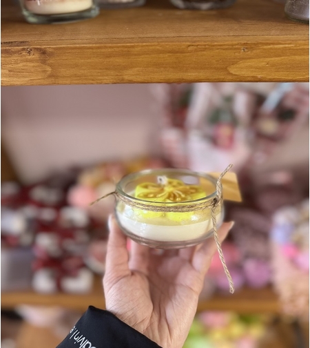 Ръчно изработена свещ