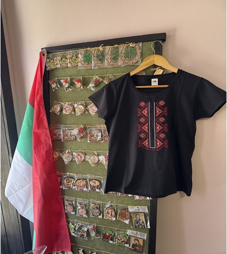 Дамска памучна тениска с шевица