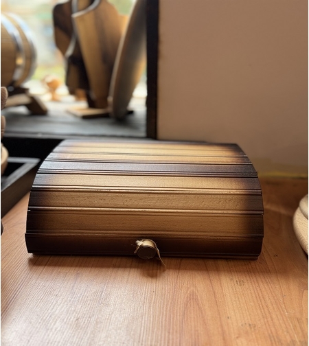 Ръчно изработена декоративна дървена кутия за съхранение – Уют и Ред