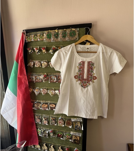 Дамска памучна тениска с шевица