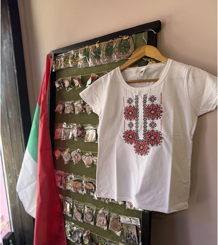 Дамска памучна тениска с шевица