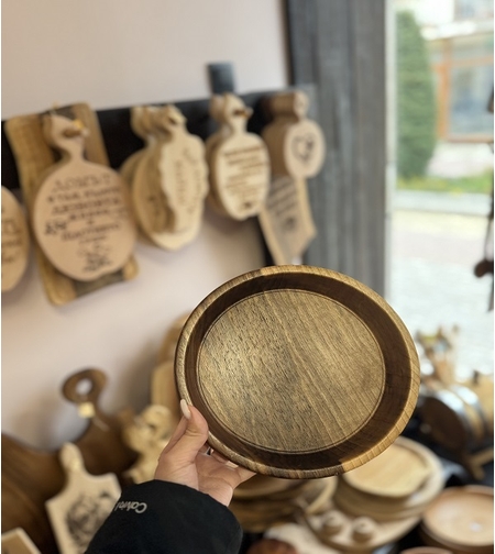 Ръчно изработена купа от масивен орех