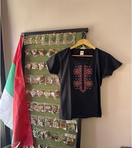 Дамска памучна тениска с шевица