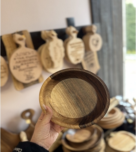 Ръчно изработена купа от масивен орех