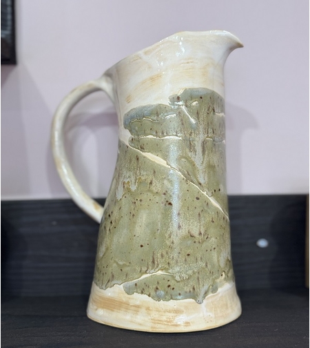 Авторска керамична кана в зелено – Ръчна изработка от Емилия Милчева (Уникат)