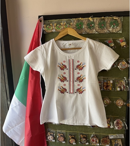 Дамска памучна тениска с шевица