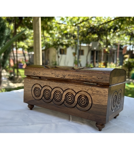 Голяма дървена кутия за бижута с гравюра