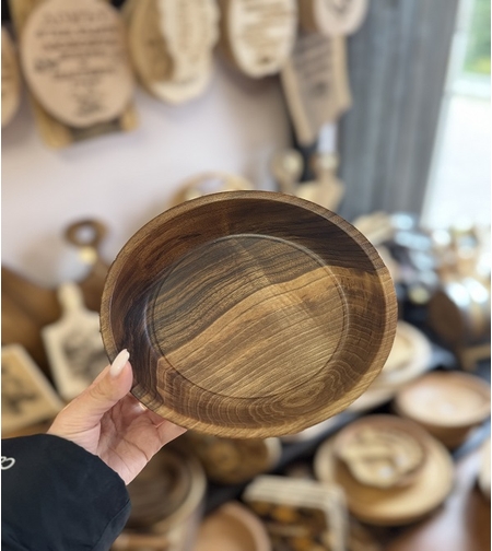 Ръчно изработена купа от масивен орех