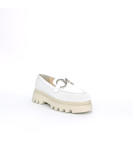 Дамски мокасини / лоуфъри / от  естествена  кожа /  74219/ бяло
